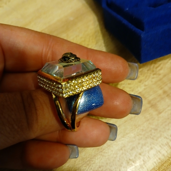 Kurt Geiger NWT/NIB STUNNING Iradscent Ring - Picture 4 of 7